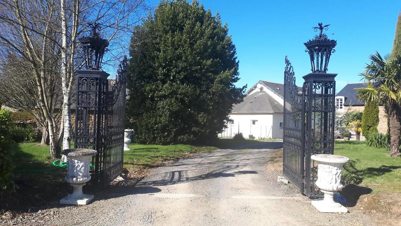 Chez Celine Bed & Breakfast Sens-de-Bretagne 0*,