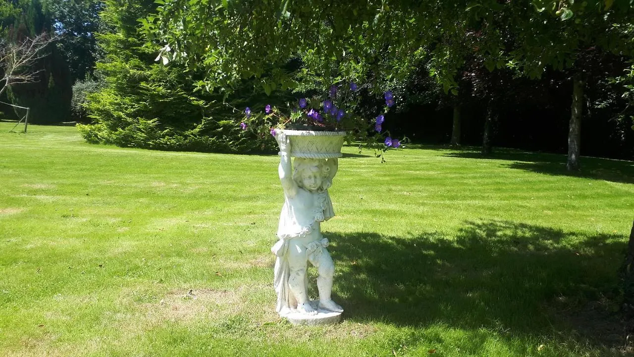 Chez Celine Bed & Breakfast Sens-de-Bretagne 0*,