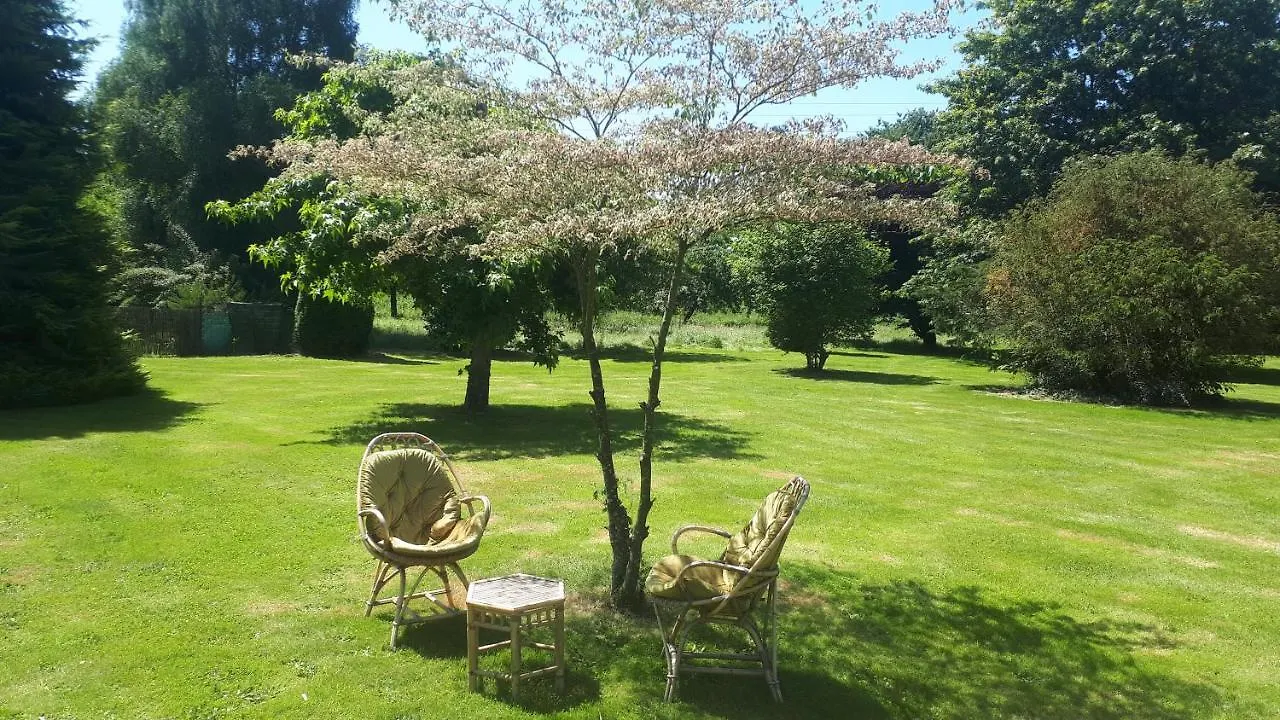 Chez Celine Bed & Breakfast Sens-de-Bretagne 0*,  France